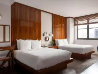 Hotel Hugo SoHo Hotels near Pershing Field