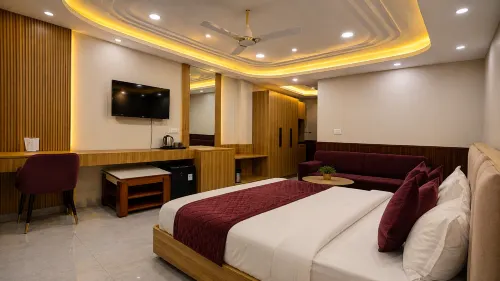 Hotel Shree Sadhna - Vrindavan Chhatikara Road - พร้อมWifi