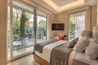TO BE SUITES - balcony