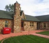 Shamrock Court Motel - 2-Star
