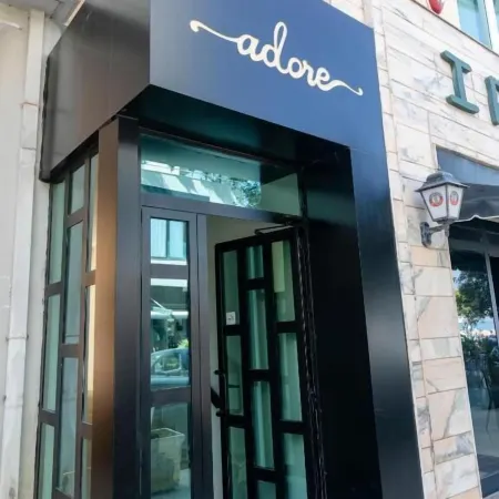 Hotel Adore