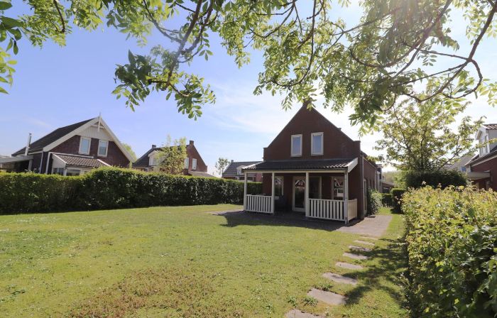 Bungalow by Water Near Rotterdam