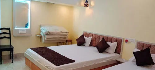 Mukherjee Lodge - 2-Star
