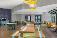 Spark by Hilton Montreal Brossard - breakfast