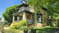 The Goose Crown Inn of Downtown Stoughton - Inns