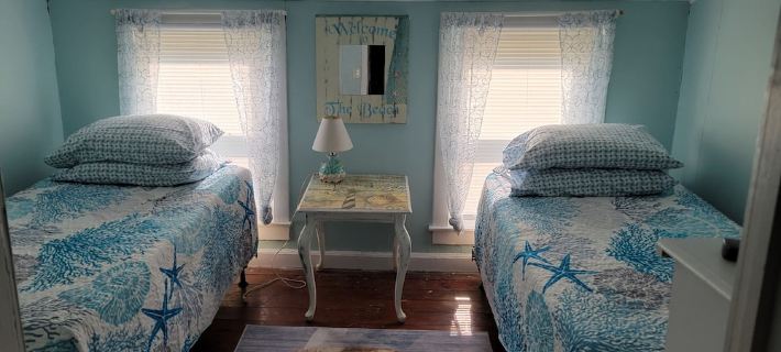 Single Family Beach Home steps away from the beautiful Sylvan Beach Hotels in Oneida County