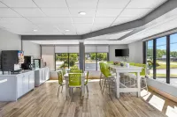 Americas Best Value Inn Douglasville - parking