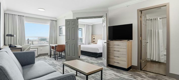 Sandman Hotel Saskatoon Отели в г. Саскатун
