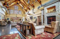 2BD Sweetwater Condo - Community Park, Pool + Hot Tub - Boutique