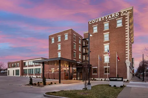 Courtyard Cape Girardeau Downtown - Parkplatz