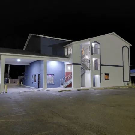 Spring Place Inn & Suites