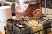 SpringHill Suites Fayetteville Fort Liberty - breakfast