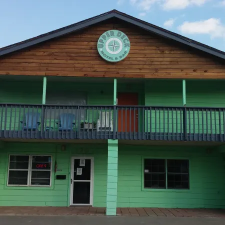 Upper Deck Hotel and Bar - Adults Only