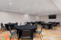 Hampton Inn & Suites by Hilton Cadillac - breakfast