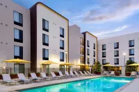 SpringHill Suites Los Angeles Burbank/Downtown - プール