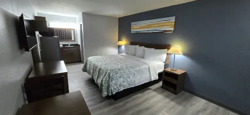 HomeTowne Studios LaGrange - 2-Star