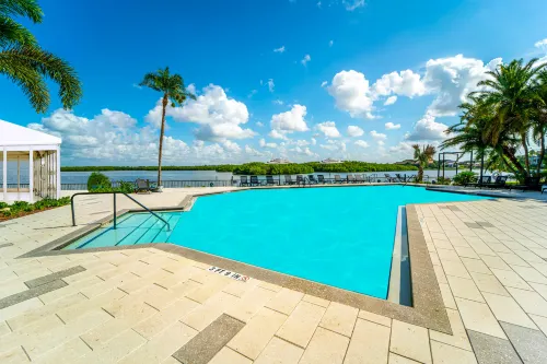 DoubleTree by Hilton Tampa Rocky Point Waterfront - 4 Yıldız
