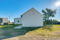 Pet-friendly Farmhouse Suite w/ Patio in Vaughn! - Wifi