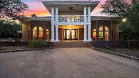 The Reset Estate by Avantstay Sleeps 22 Pool + Hot Tub + Sauna Game Room + Casita 2 Acres - 露台