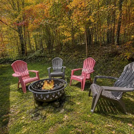 Private 2Br Cabin Fireplace, Deck + Firepit