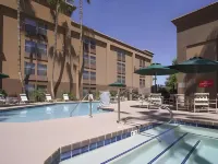 GreenTree Inn & Suites Phoenix Sky Harbor - Uima-altaat