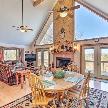 Murphy Cabin w/ Deck and Stunning Mountain Views