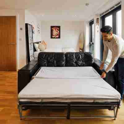 Sidemersey Livings - Relaxing Central Tailored Apartment with Free Parking, French Balcony Rooms
