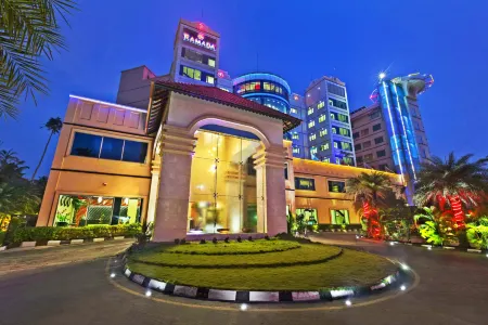 Ramada by Wyndham Alleppey Отели рядом с достопримечательностью «Кидангампарамбу Сри Буванесвари Темпл»