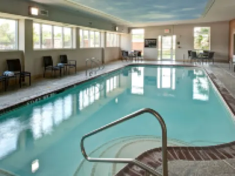 แฮมป์ตัน อินน์แอนด์สวีทส์ เท็กซาร์แคนา โรงแรมในเท็กซาร์คานา