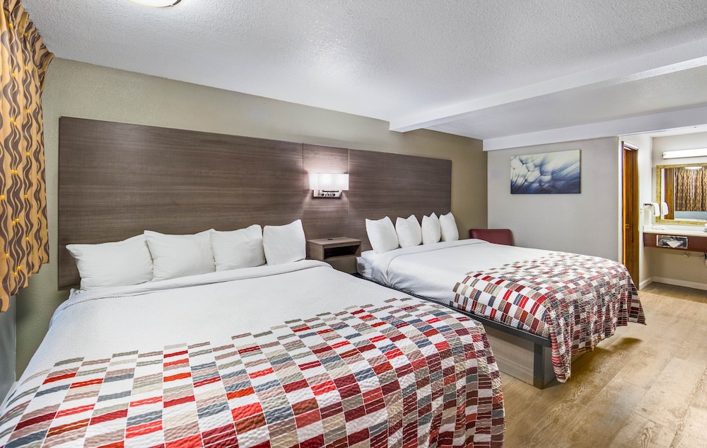 Red Roof Inn & Suites Medford - Airport