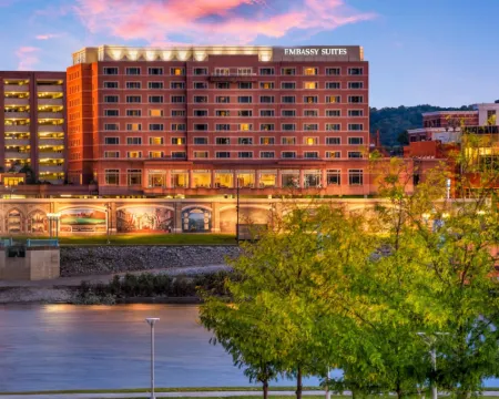 Embassy Suites by Hilton Cincinnati RiverCenter Hotels in Covington