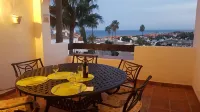 Modern 2 Bed ,2 Bathroom Refurbished Apartment , Outstanding Sea and Golf Views