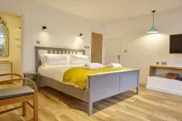 Your Apartment | Bristol The Mural - Villas