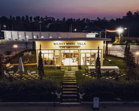 Wicket White Villa Hotels in Photharam