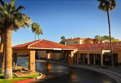 Sonesta Select Phoenix Camelback Hotels near Playground