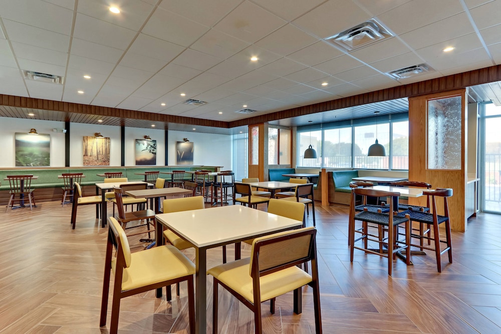 Fairfield Inn & Suites by Marriott Dallas Love Field