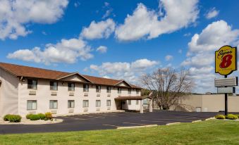 Super 8 by Wyndham Decorah