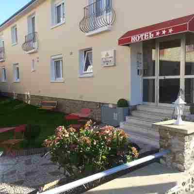 Hotel Le Chapeau Rouge Hotel Exterior