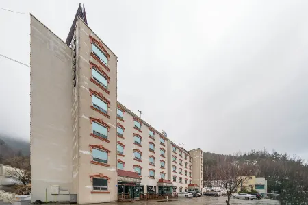 Taebaek Tourist Hotel