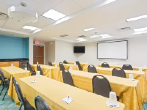 ホリデイ イン エクスプレス ホテル & スイーツ クリアウォーター ノース-ダネディン by IHG ダニーディンのホテル