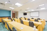 Holiday Inn Express & Suites Clearwater North/Dunedin Hotels in Dunedin