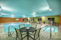 Holiday Inn Express HASTINGS by IHG - piscina