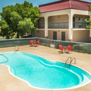 Travelodge by Wyndham Pueblo