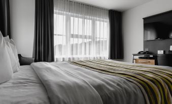 2. Hotel le..