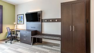 holiday-inn-express-and-suites-ottawa-an-ihg-hotel