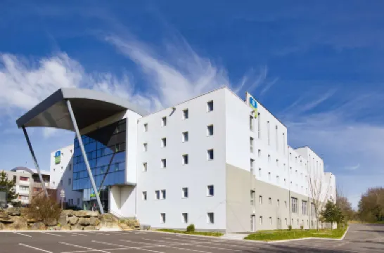 Sure Hotel by Best Western Nantes Beaujoire Hôtels à proximité de : Gare de Haluchère-Batignolles