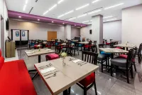 CHN Hotel Monterrey Aeropuerto, Trademark by Wyndham - 早餐