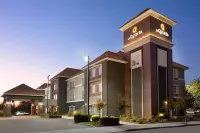 La Quinta Inn & Suites by Wyndham Fresno Northwest Отели в г. Фресно