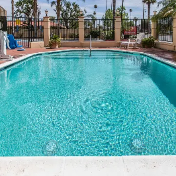 Econo Lodge Inn & Suites Riverside - Corona