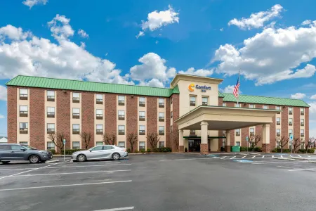 Comfort Inn Aikens Center Отели в г. Berkeley County